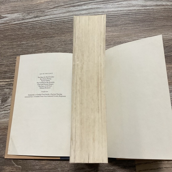 Tom Clancy Debt of Honor Hardcover Book Putnam Publishing - Picture 8 of 9